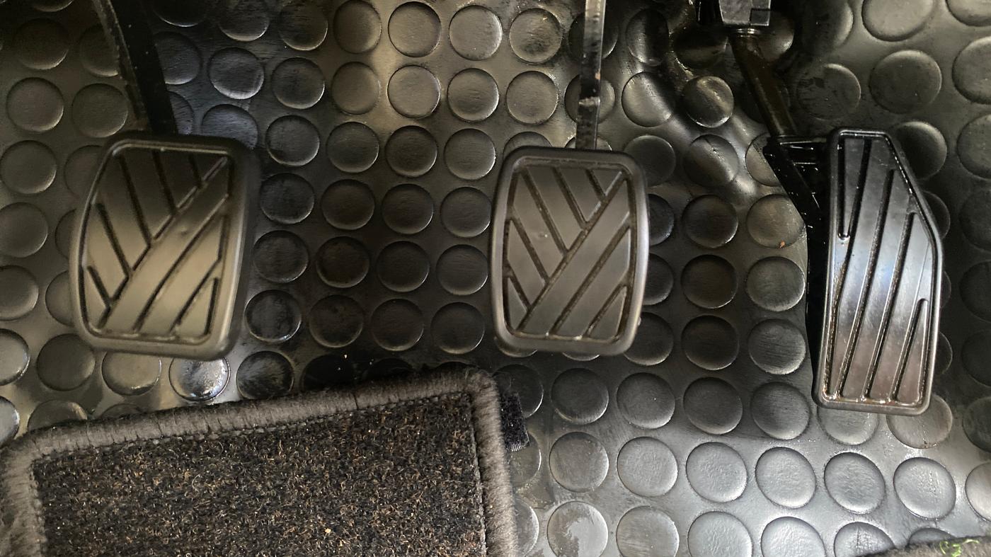 2020 Maruti Ertiga ZXI+ SHVS, Petrol, Manual, 17,642 km, Pedals