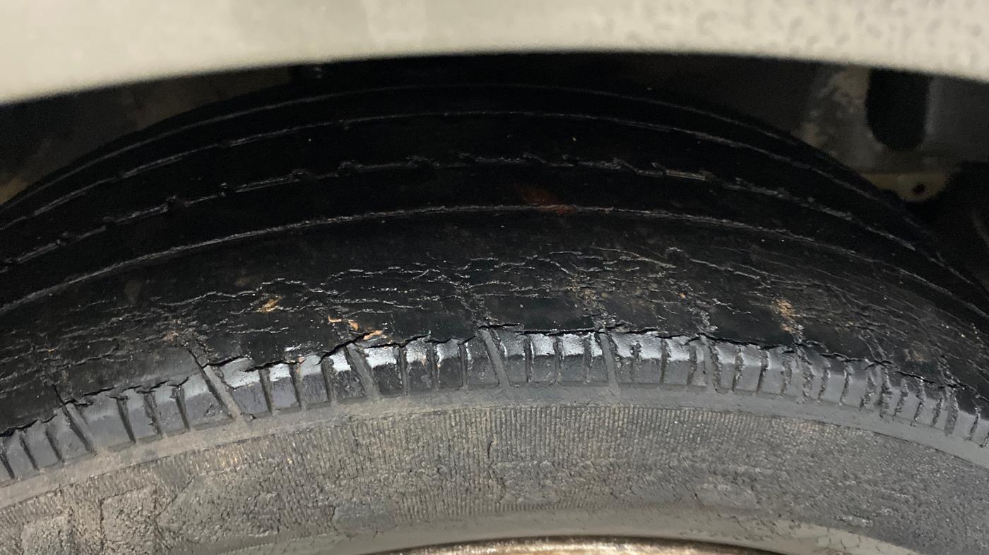 2013 Chevrolet Beat LT PETROL, Petrol, Manual, 26,941 km, Right Front Tyre Tread