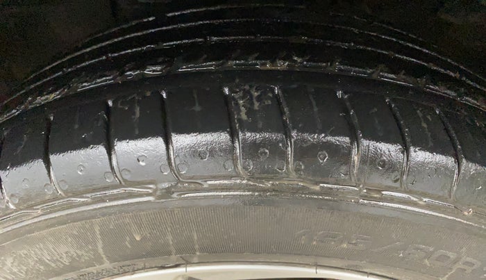 2015 Hyundai Elite i20 ASTA 1.2, Petrol, Manual, 87,687 km, Left Front Tyre Tread