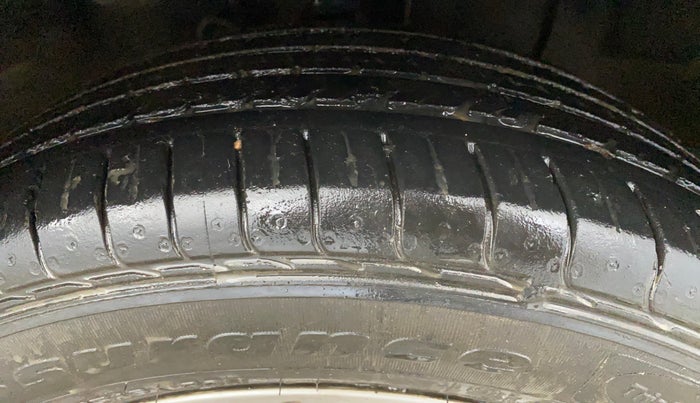 2015 Hyundai Elite i20 ASTA 1.2, Petrol, Manual, 87,687 km, Right Front Tyre Tread