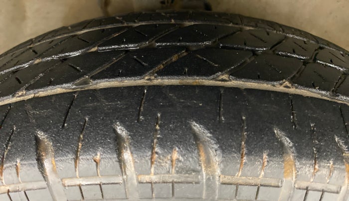 2015 Maruti Ritz VXI, Petrol, Manual, 40,818 km, Right Front Tyre Tread