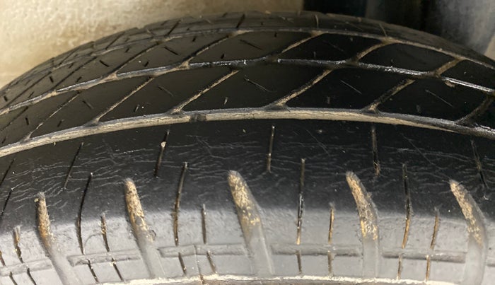 2015 Maruti Ritz VXI, Petrol, Manual, 40,818 km, Left Rear Tyre Tread