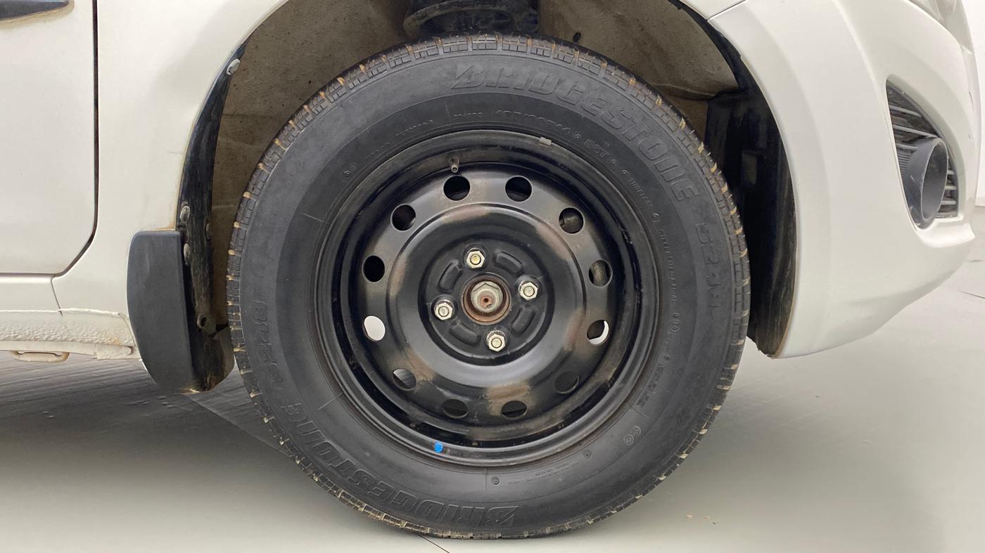 2015 Maruti Ritz VXI, Petrol, Manual, 40,818 km, Right Front Wheel