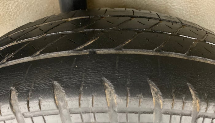 2015 Maruti Ritz VXI, Petrol, Manual, 40,818 km, Right Rear Tyre Tread