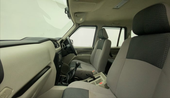2019 Mahindra Scorpio S5, Diesel, Manual, 58,503 km, Right Side Front Door Cabin