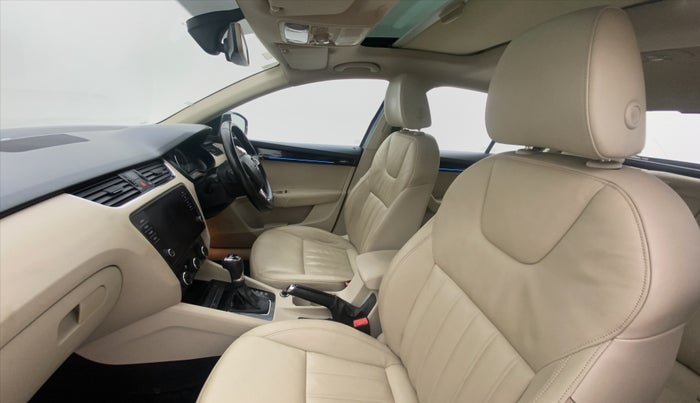 2018 Skoda Octavia LK 1.8 TSI AT, Petrol, Automatic, 90,553 km, Right Side Front Door Cabin