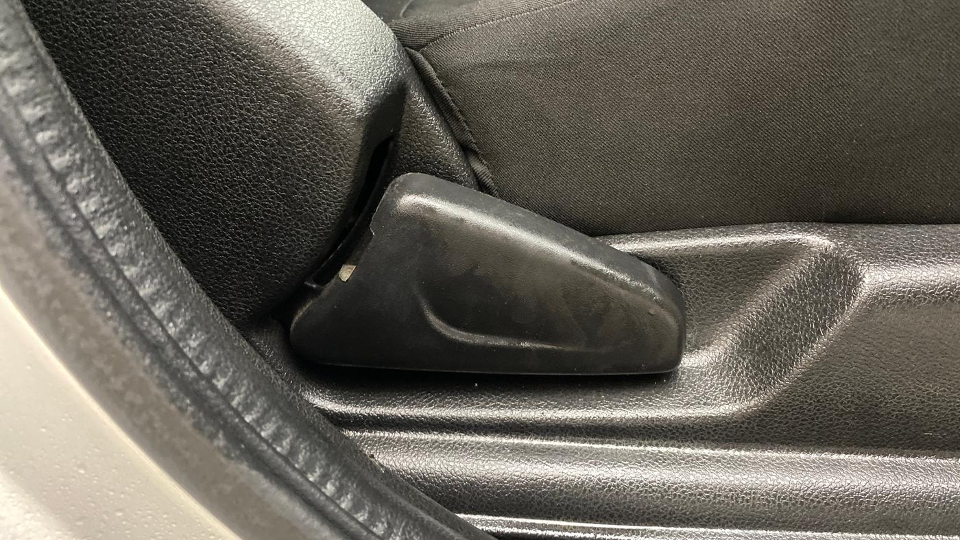 2017 Renault Kwid RXT 1.0, Petrol, Manual, 27,198 km, Driver Side Adjustment Panel