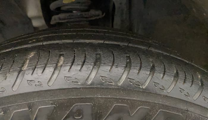 2021 Nissan MAGNITE XV MT, Petrol, Manual, 25,400 km, Left Front Tyre Tread