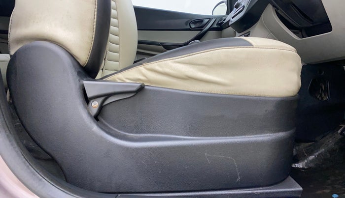 2018 Tata Tiago XT PETROL, Petrol, Manual, 51,732 km, Driver Side Adjustment Panel