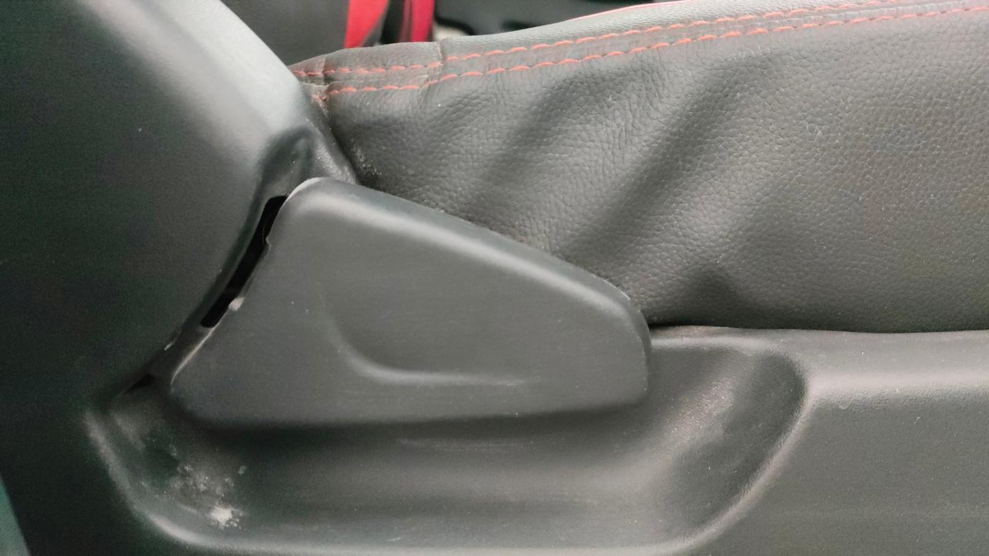 2018 Datsun Redi Go A, Petrol, Manual, 38,654 km, Driver Side Adjustment Panel