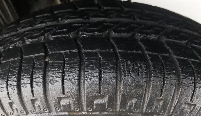 2015 Maruti Alto 800 LXI, Petrol, Manual, 31,126 km, Left Rear Tyre Tread