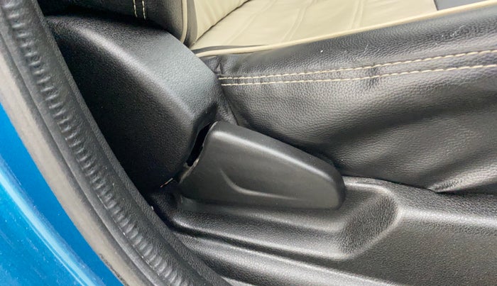2021 Renault Kwid RXT 1.0 (O), Petrol, Manual, 26,121 km, Driver Side Adjustment Panel