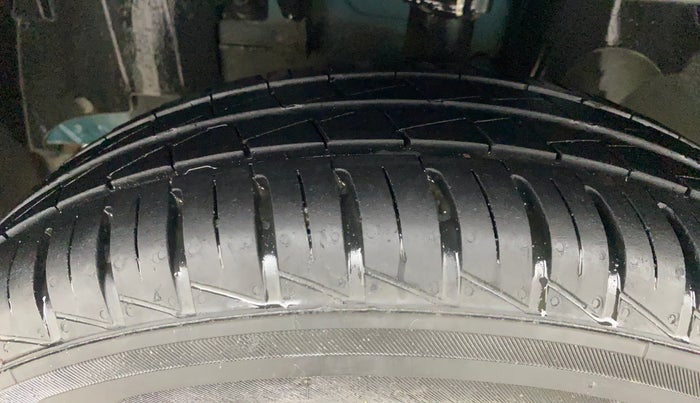 2021 Renault Kwid RXT 1.0 (O), Petrol, Manual, 26,121 km, Left Front Tyre Tread