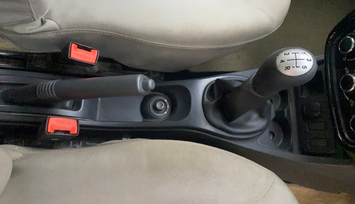 2015 Renault Duster RXL PETROL, Petrol, Manual, 58,156 km, Gear Lever