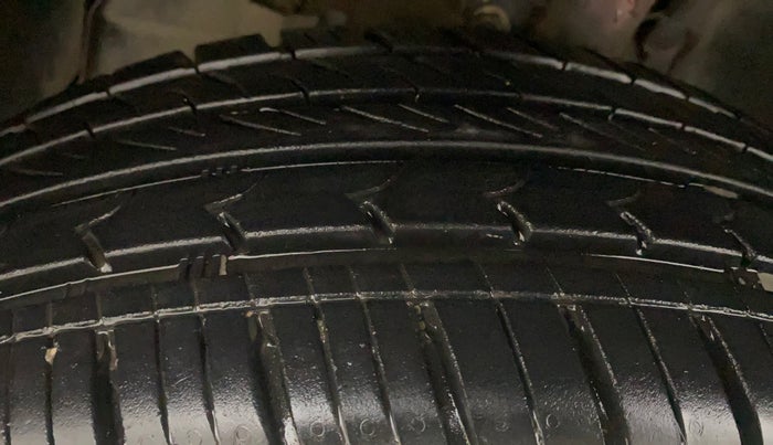 2015 Renault Duster RXL PETROL, Petrol, Manual, 58,156 km, Left Front Tyre Tread