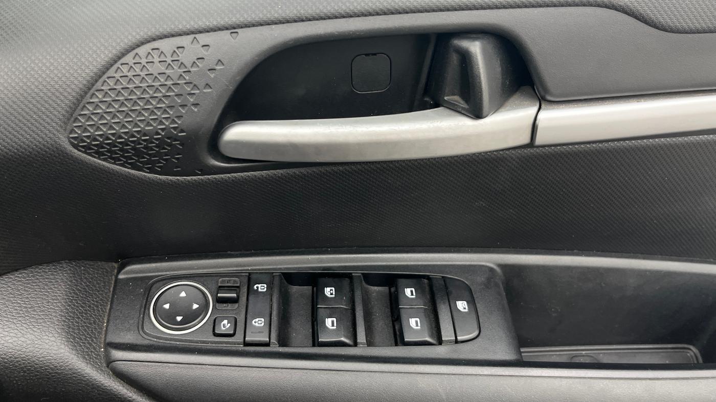 2021 KIA SONET HTK PLUS 1.2, Petrol, Manual, 26,187 km, Driver Side Door Panels Control