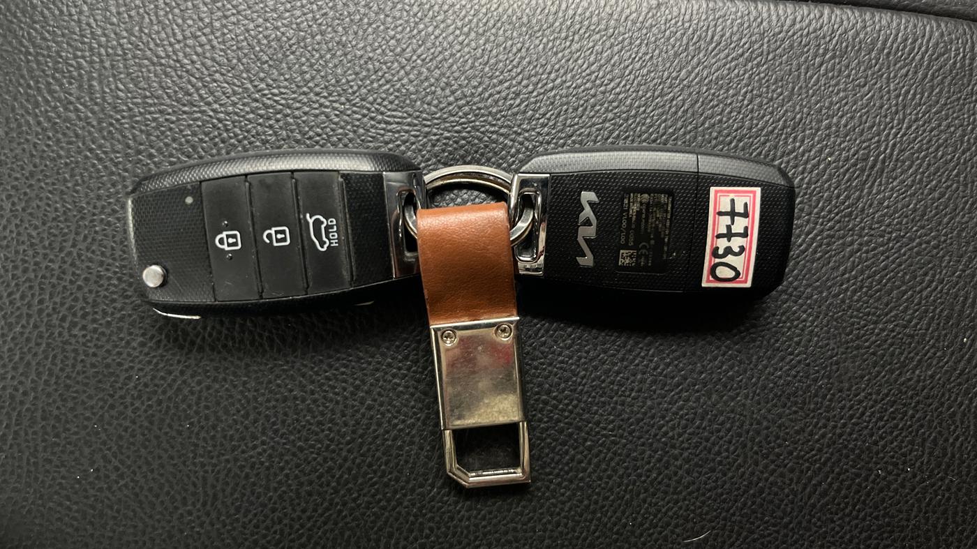 2021 KIA SONET HTK PLUS 1.2, Petrol, Manual, 26,187 km, Key Close Up