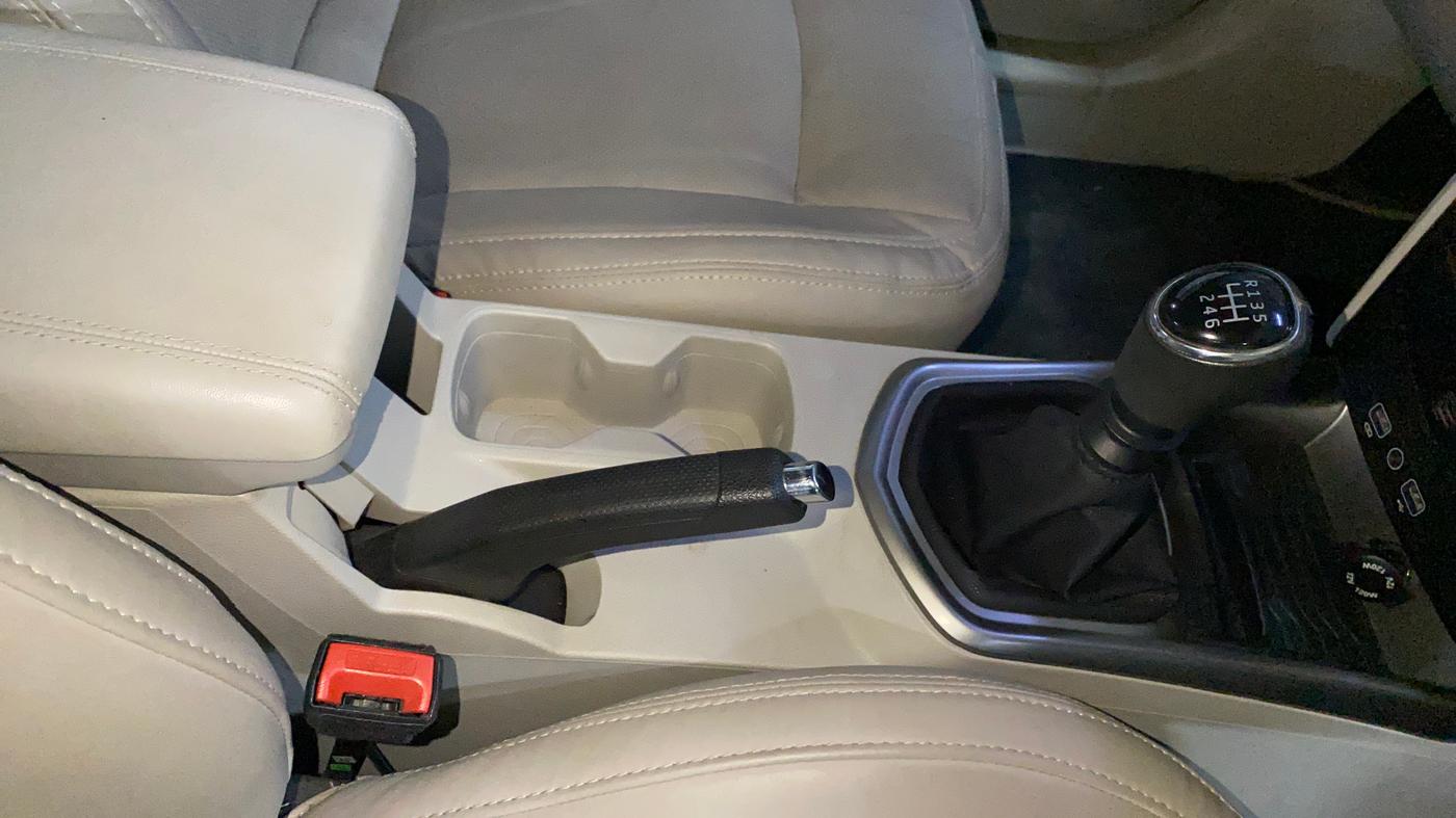 2023 Mahindra XUV300 W8 1.2 PETROL, Petrol, Manual, 51,643 km, Gear Lever
