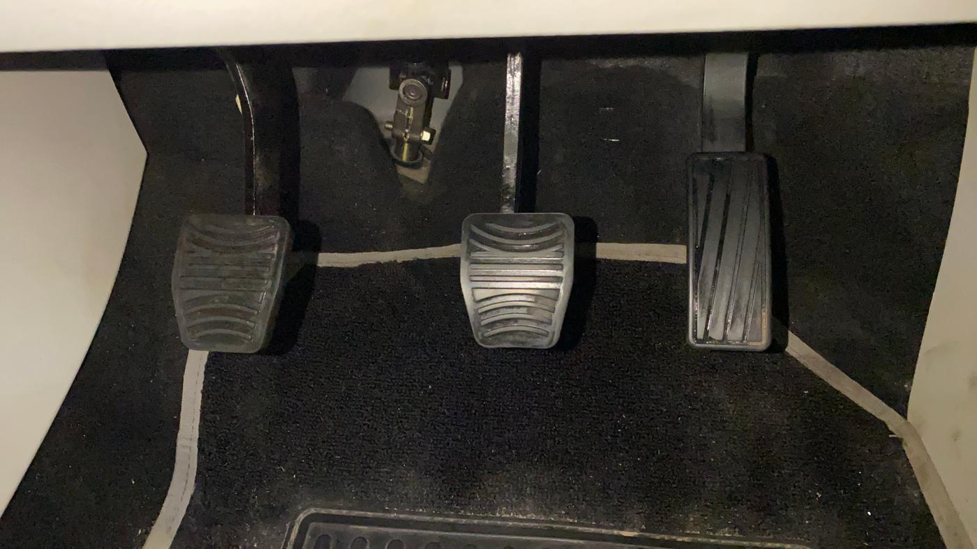 2023 Mahindra XUV300 W8 1.2 PETROL, Petrol, Manual, 51,643 km, Pedals