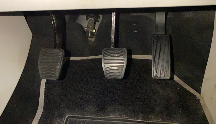 2023 Mahindra XUV300 W8 1.2 PETROL, Petrol, Manual, 51,621 km, Pedals