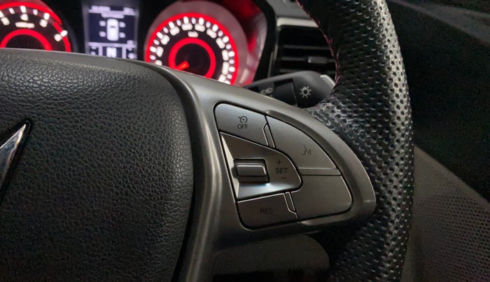 2023 Mahindra XUV300 W8 1.2 PETROL, Petrol, Manual, 51,621 km, Adaptive Cruise Control