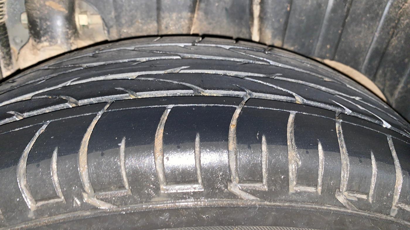 2023 Mahindra XUV300 W8 1.2 PETROL, Petrol, Manual, 51,643 km, Left Rear Tyre Tread