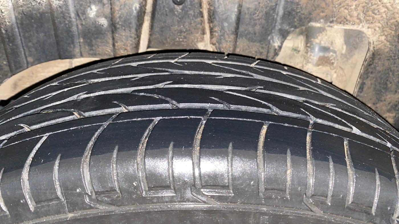 2023 Mahindra XUV300 W8 1.2 PETROL, Petrol, Manual, 51,643 km, Right Rear Tyre Tread