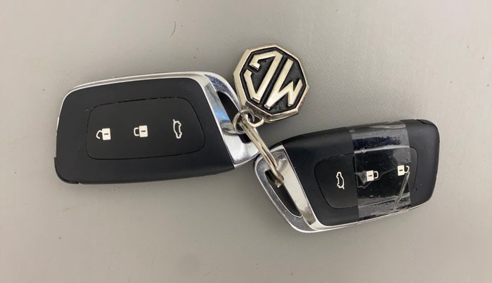 2021 MG HECTOR PLUS SHARP 1.5 PETROL TURBO CVT 6-STR, Petrol, Automatic, 32,712 km, Key Close Up