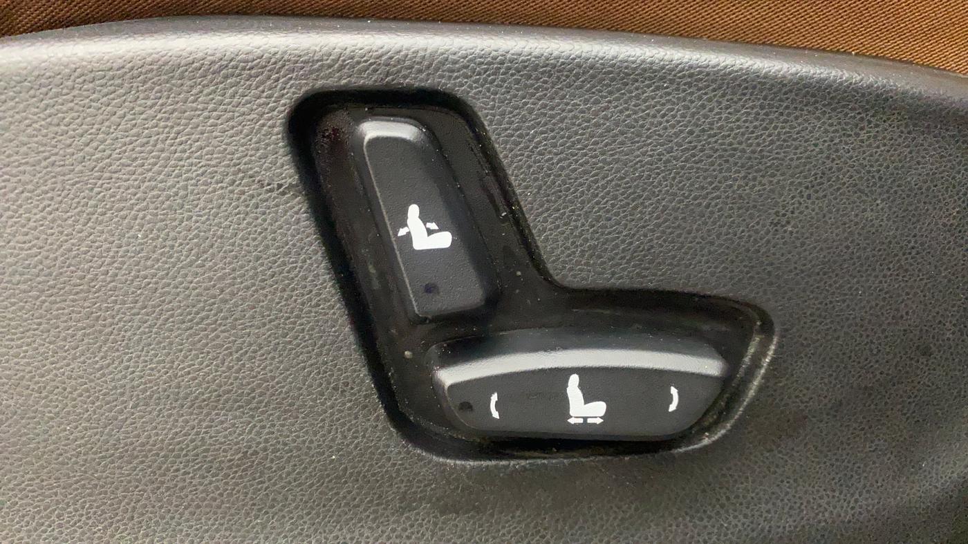 2021 MG HECTOR PLUS SHARP 1.5 PETROL TURBO CVT 6-STR, Petrol, Automatic, 32,797 km, Driver Side Adjustment Panel