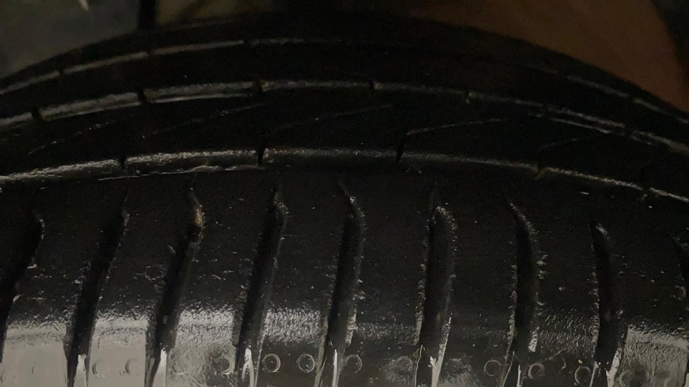 2021 MG HECTOR PLUS SHARP 1.5 PETROL TURBO CVT 6-STR, Petrol, Automatic, 32,797 km, Left Front Tyre Tread