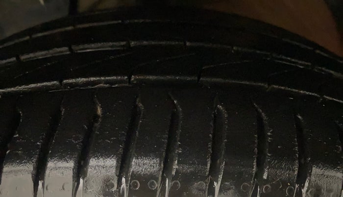 2021 MG HECTOR PLUS SHARP 1.5 PETROL TURBO CVT 6-STR, Petrol, Automatic, 32,712 km, Left Front Tyre Tread