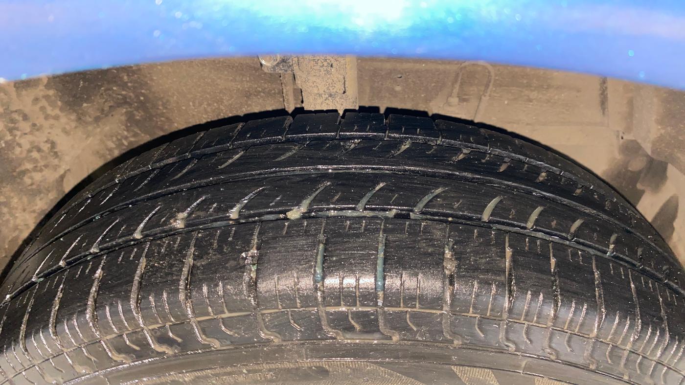 2013 Maruti Swift Dzire VXI, Petrol, Manual, 50,679 km, Right Front Tyre Tread