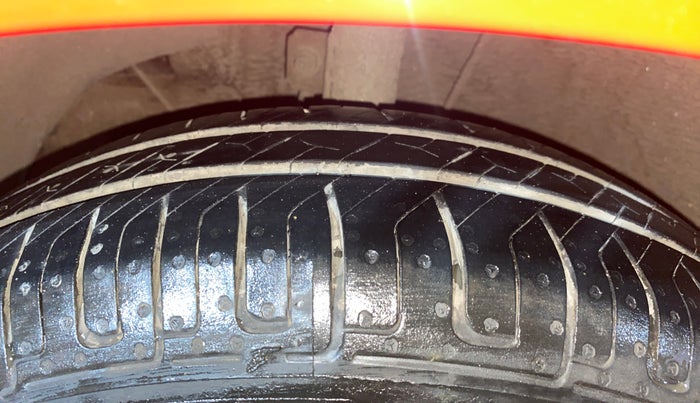 2020 Maruti Swift VXI AMT, Petrol, Automatic, 86,934 km, Left Front Tyre Tread