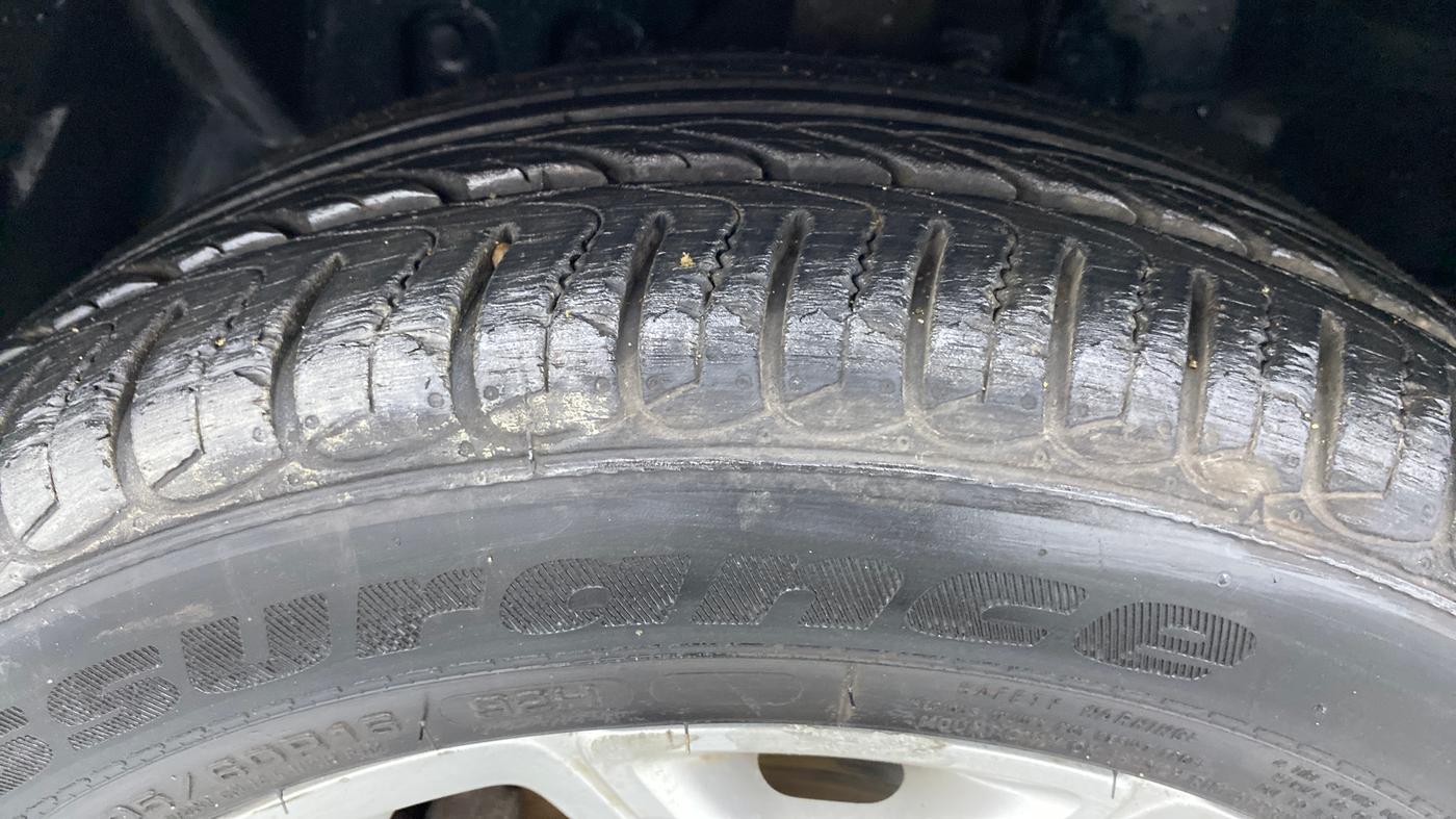 2014 Ford Ecosport 1.5TITANIUM TDCI, Diesel, Manual, 1,38,817 km, Left Front Tyre Tread