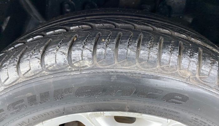 2014 Ford Ecosport 1.5TITANIUM TDCI, Diesel, Manual, 1,38,817 km, Left Front Tyre Tread