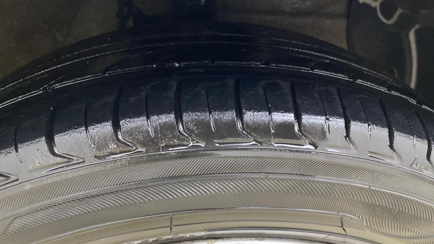 2015 Hyundai Grand i10 ASTA AT 1.2 KAPPA VTVT, Petrol, Automatic, 1,02,441 km, Right Front Tyre Tread