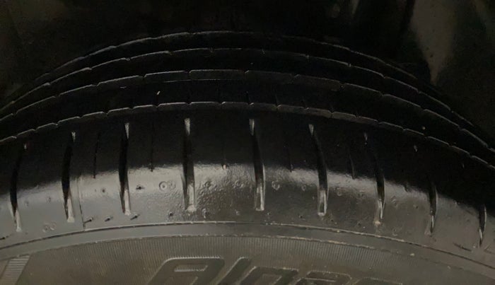 2020 Maruti Swift VXI AMT, CNG, Automatic, 76,355 km, Left Rear Tyre Tread