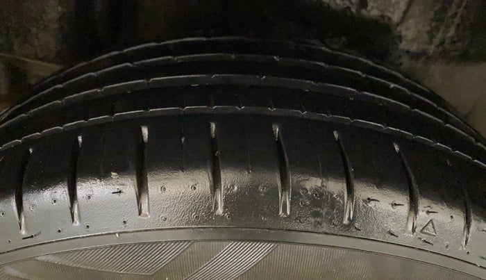 2020 Maruti Swift VXI AMT, CNG, Automatic, 76,355 km, Right Rear Tyre Tread