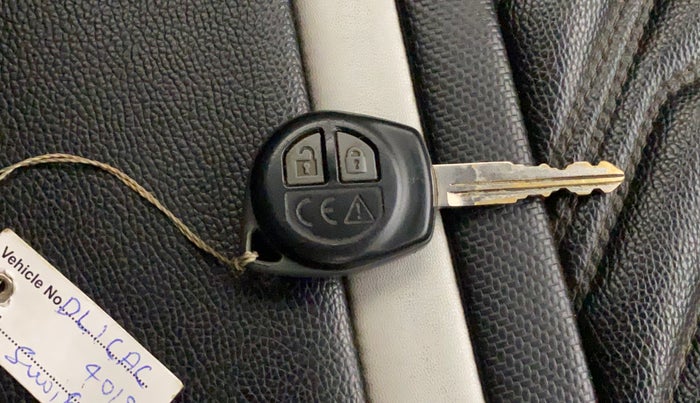 2020 Maruti Swift VXI AMT, CNG, Automatic, 76,355 km, Key Close Up