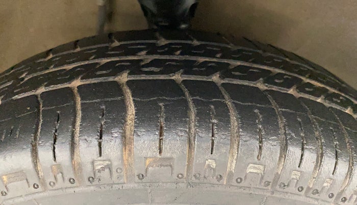 2015 Maruti Alto 800 LXI, Petrol, Manual, 37,521 km, Right Front Tyre Tread