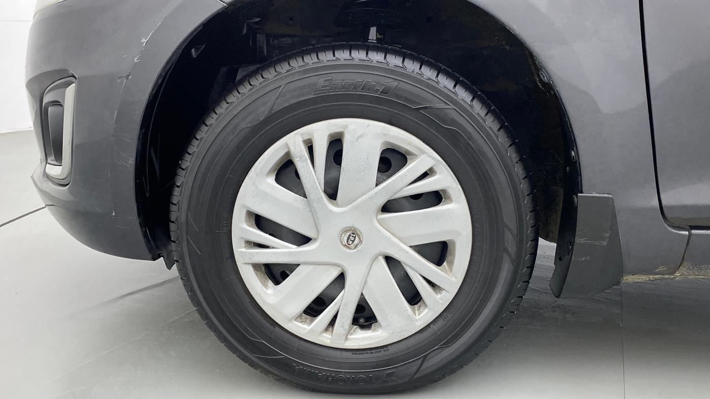 2016 Maruti Swift VXI, CNG, Manual, 52,878 km, Left Front Wheel