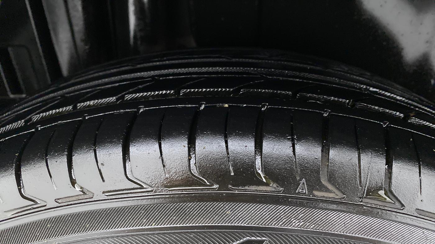 2016 Maruti Swift VXI, CNG, Manual, 52,878 km, Right Rear Tyre Tread
