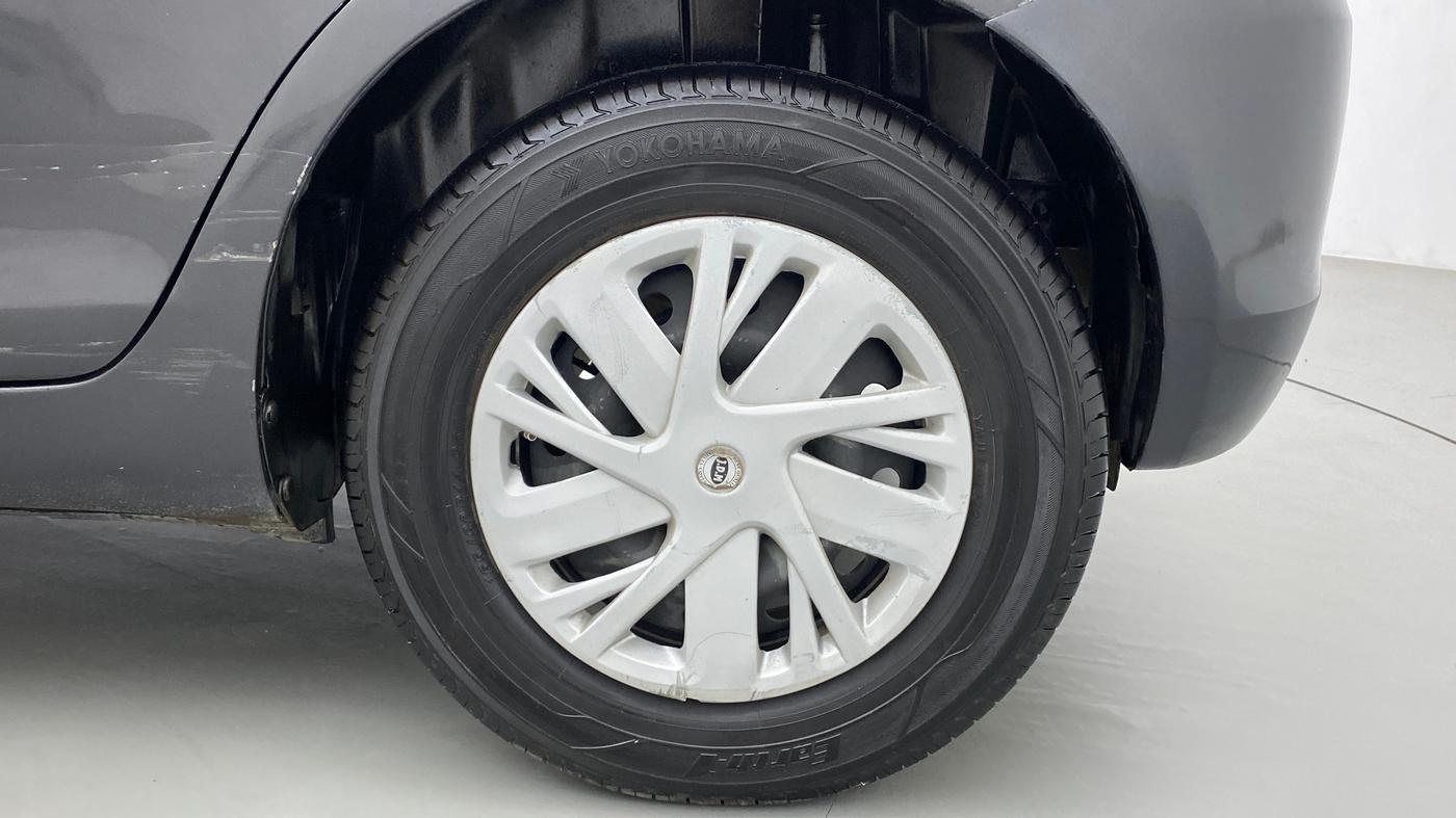 2016 Maruti Swift VXI, CNG, Manual, 52,878 km, Left Rear Wheel