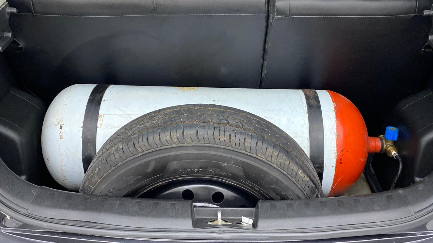 2016 Maruti Swift VXI, CNG, Manual, 52,878 km, Boot Inside