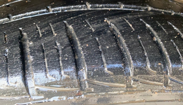 2020 Maruti Vitara Brezza VDI, Diesel, Manual, 42,566 km, Left Front Tyre Tread