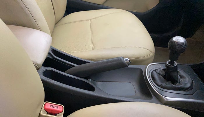 2014 Honda City 1.5L I-VTEC V MT, Petrol, Manual, 1,17,962 km, Gear Lever