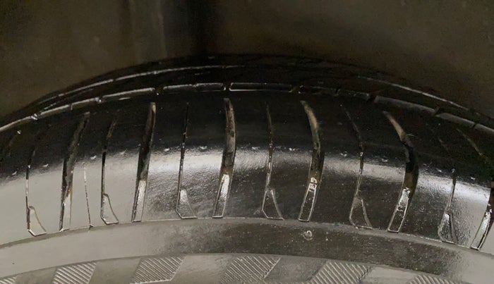 2014 Honda City 1.5L I-VTEC V MT, Petrol, Manual, 1,17,962 km, Right Rear Tyre Tread