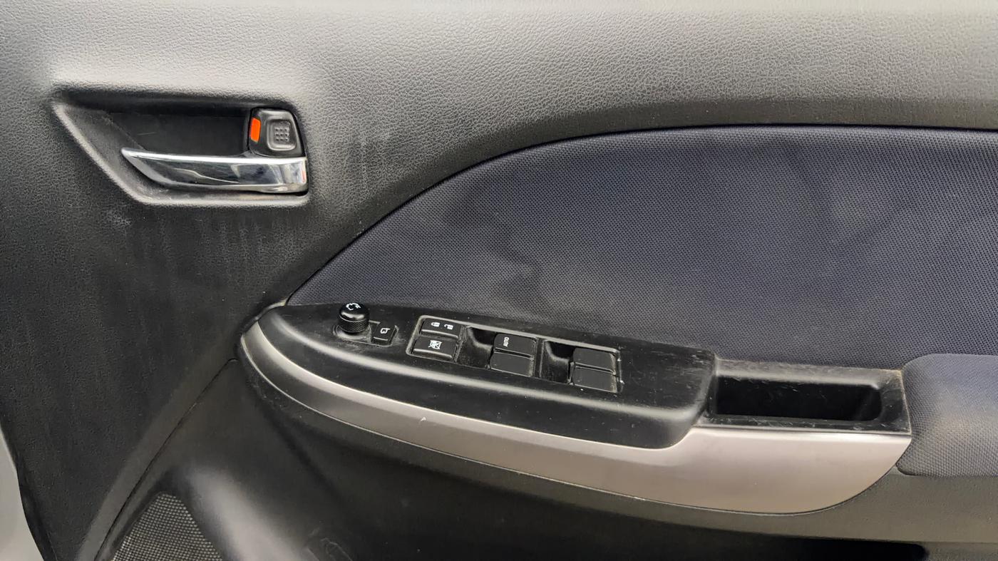 2020 Maruti Baleno ALPHA PETROL 1.2, Petrol, Manual, 69,403 km, Driver Side Door Panels Control