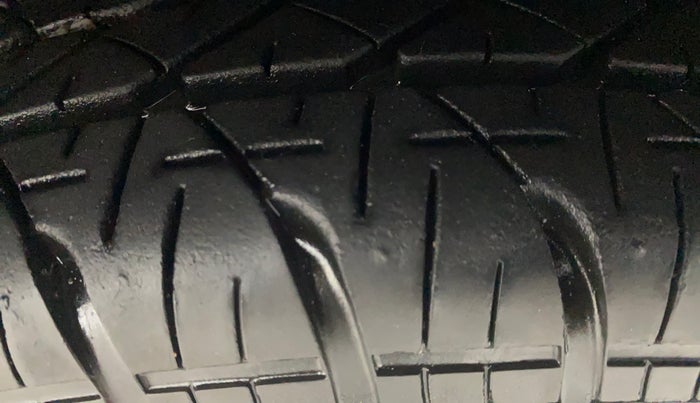 2014 Maruti Swift VXI, Petrol, Manual, 33,135 km, Right Front Tyre Tread