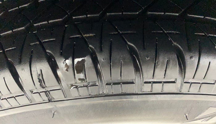 2014 Maruti Swift VXI, Petrol, Manual, 33,135 km, Right Rear Tyre Tread